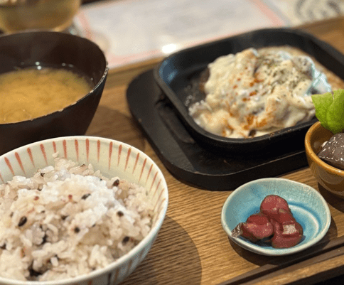 喫茶店カナデ(広島)のハンバーグホワイトソース